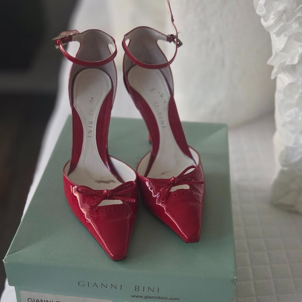 Gianni Bini Fire Engine Red shoes